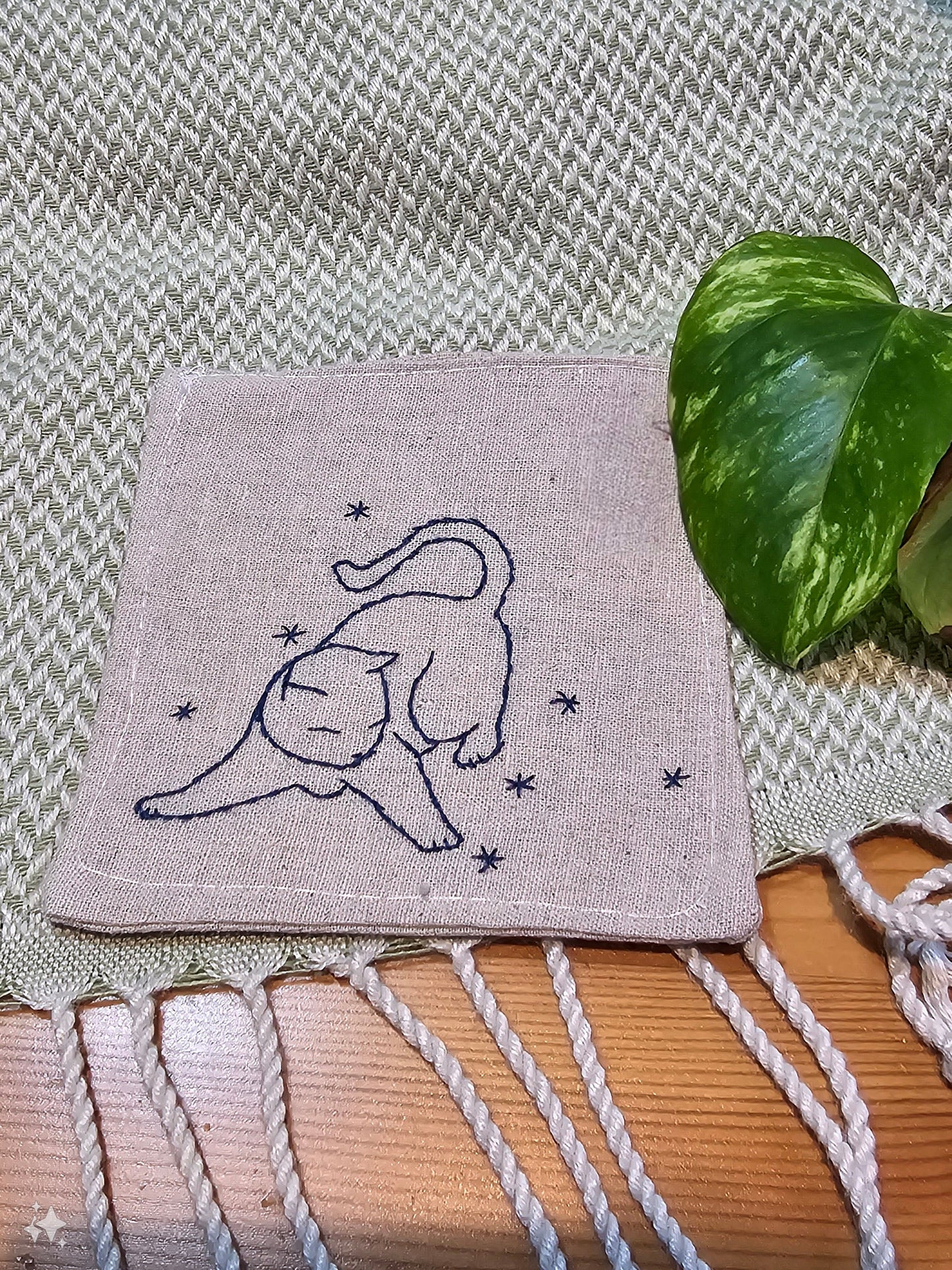 Individual Hand Embroidered Chinese Winter Solar Term Cat Coaster (Lesser Snow)