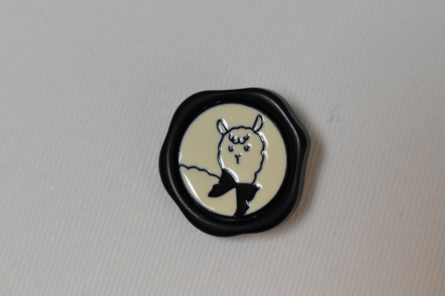 Cozy Alpaca Enamel Button – 23mm Decorative Sewing Button